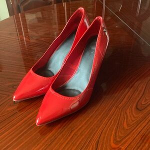Simply Vera Vera Wang Red Heels!! Like new only worn twice!! Size 10 women’s